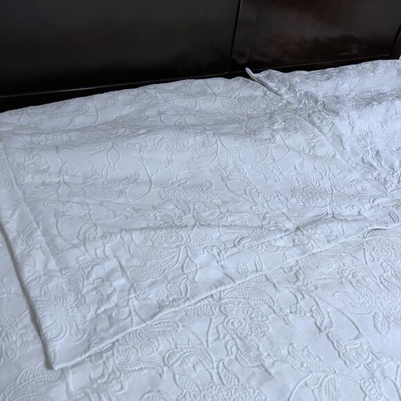 Pottery Barn Full/Queen Coverlet + 2 Euro Shams Blue Floral Matelassé Portugal - Picture 3 of 7